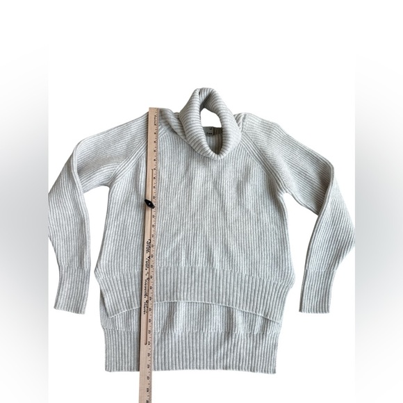 WILFRED Free 100% Merino Wool Crop Turtleneck Long Sleeve Sweater Size Medium - Picture 6 of 10